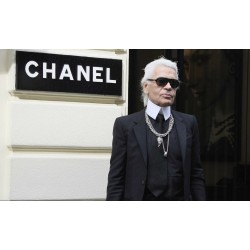 Karl Lagerfeld: Icône de la mode, adoré des stars et des top models