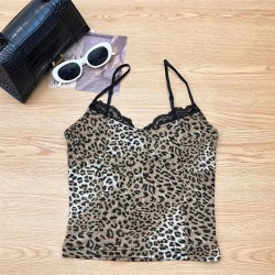 Crop top de leopardo: sexy y tendencia, revive los años Y