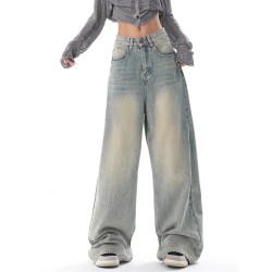 High-waisted boyfriend jeans: comfort and casual style