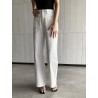 White high-waisted jeans: Y2K trend, wide leg