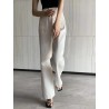 White high-waisted jeans: Y2K trend, wide leg