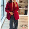 Blazer de Terciopelo Rojo: Chic y Confort Vintage