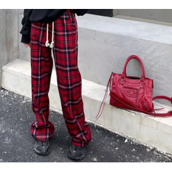 Red checkered baggy pants: 90s vibes!