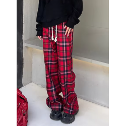 Red checkered baggy pants: 90s vibes!