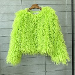 Cappotto ecopelliccia, colori vivaci, stile unico